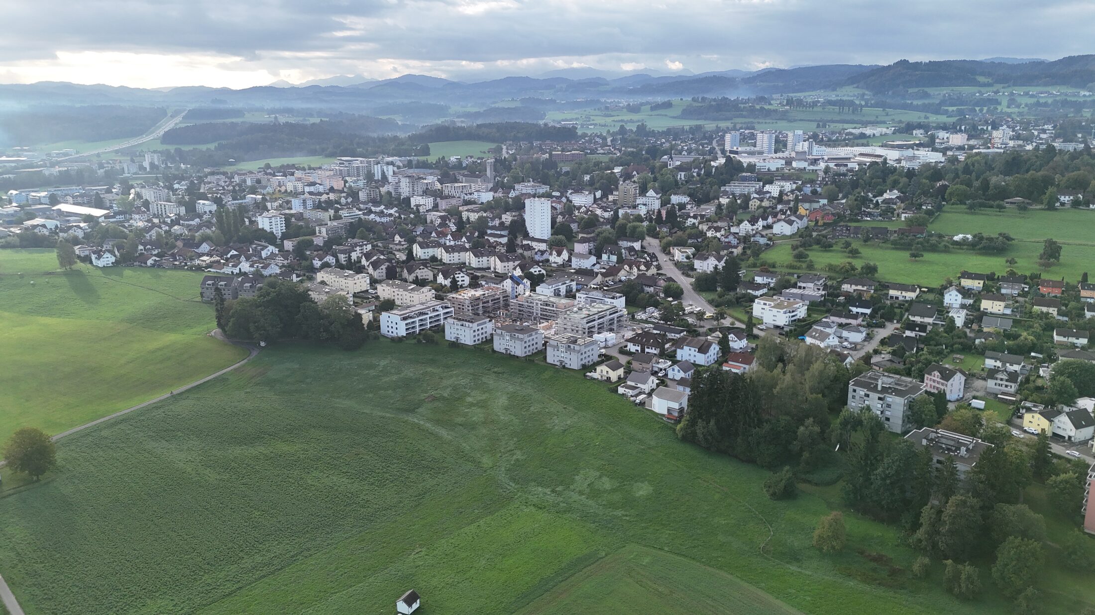 Luftaufnahme Niederuzwil mit nummerierten Markern für Living Street und die nähere Umgebung